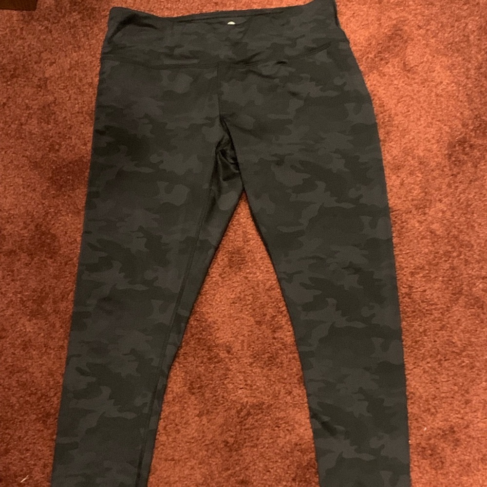Black camo leggings